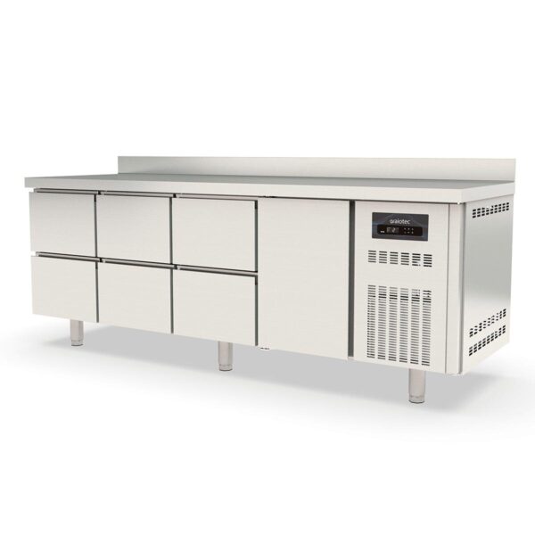 Tavolo refrigerato professionale / 4 moduli GN 1/1 con 6 cassetti / 1 porta e alzatina, 2245 x 700 mm